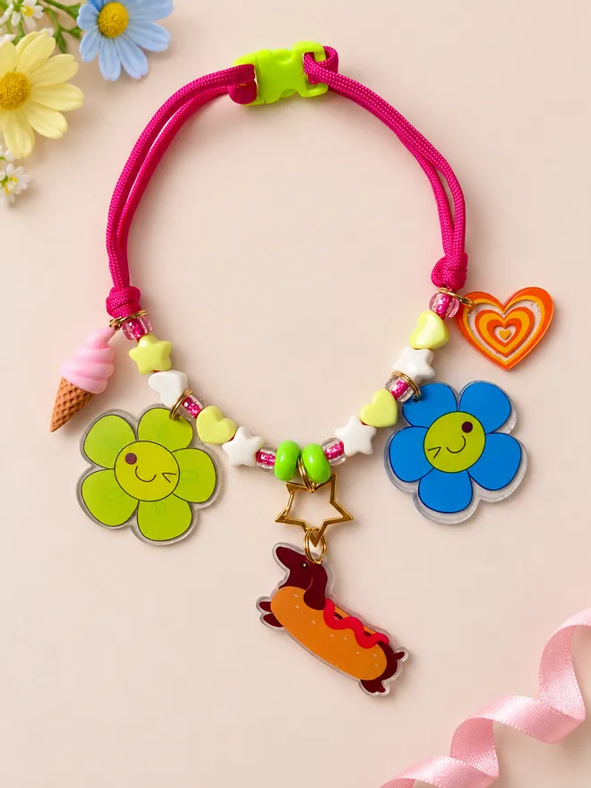 Colar pink flores de verão montado com charms