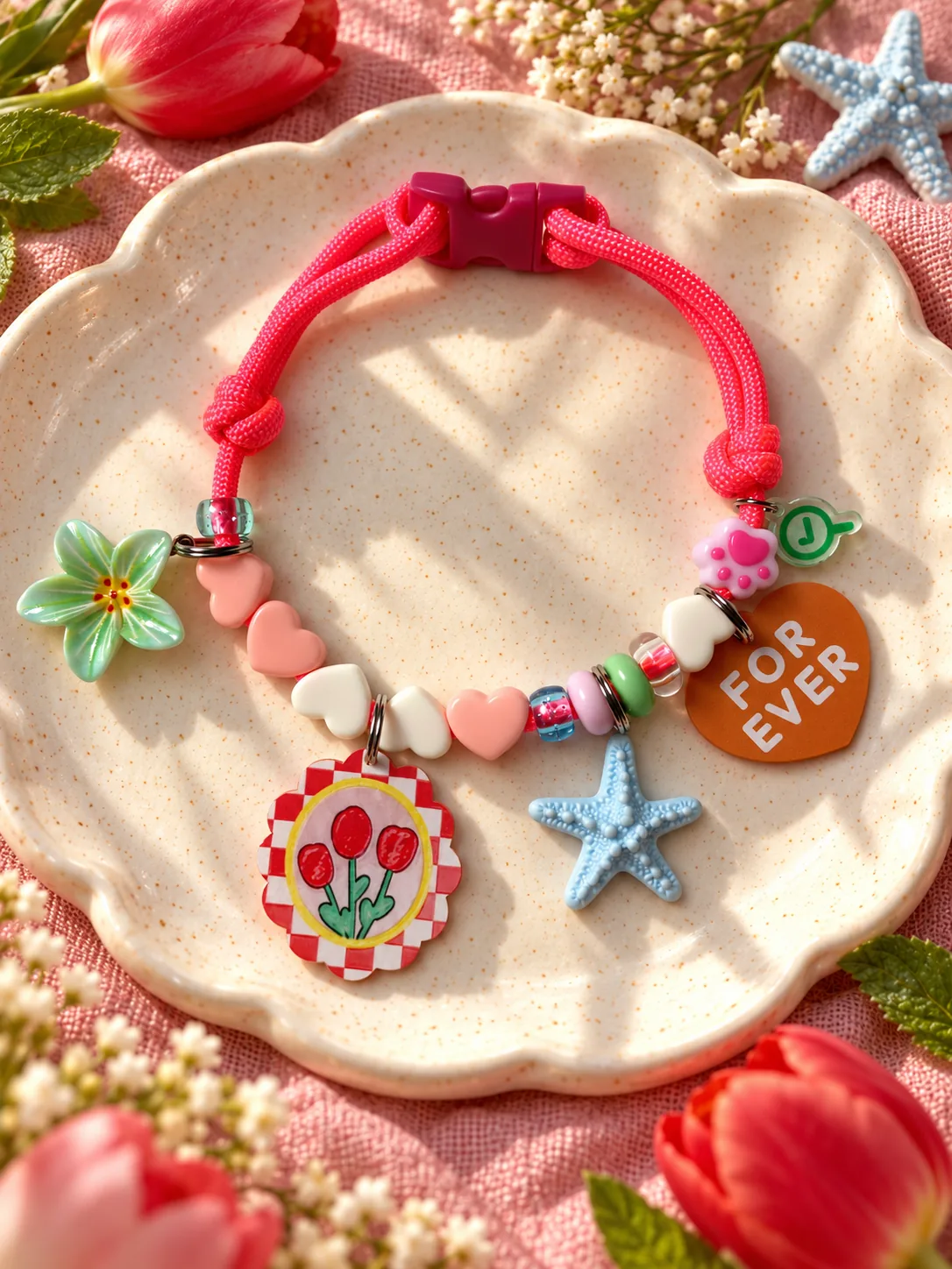 Colar pink com flor verde, medalhão de tulipas, estrela-do-mar azul, patinha e coração FOR EVER